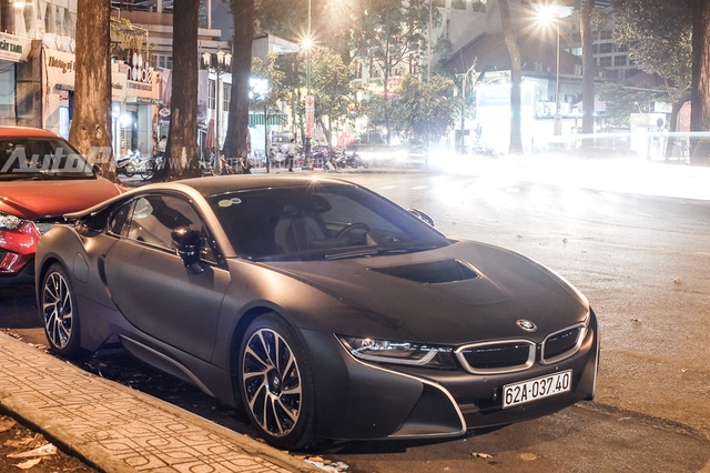  BMW i8 màu đen nhám cùng các điểm nhấn màu bạc của tay chơi Long An. 