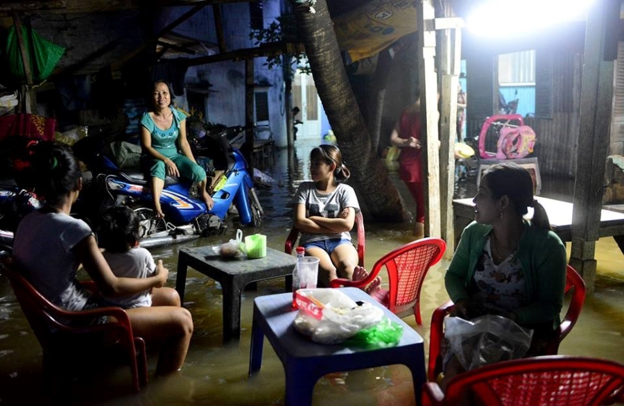 Duong pho Sai Gon ngap nang vi mua lon ket hop dinh trieu hinh anh 7