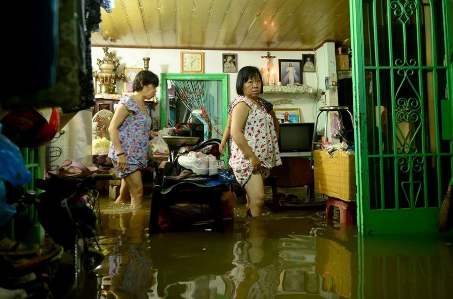 Duong pho Sai Gon ngap nang vi mua lon ket hop dinh trieu hinh anh 8