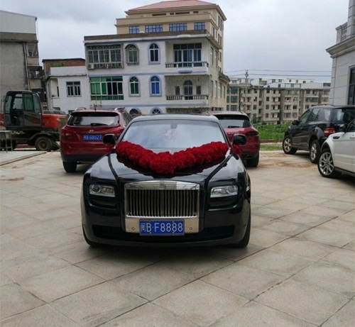 co dau tq deo hang chuc kg vang trong ngay cuoi hinh anh 9