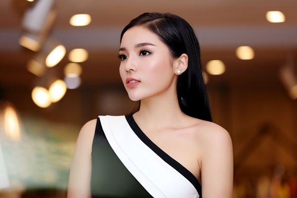 hoa-hau-ky-duyen-vai-tran-ben-mc-dan-le-3