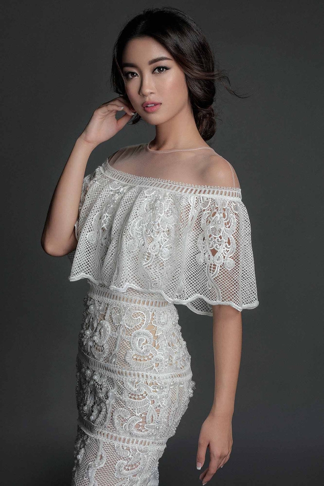 Hoa hậu Mỹ Linh hiền lành giữa dàn mỹ nhân sexy tới bến như Angela Phương Trinh, Mai Ngô, Chi Pu... - Ảnh 2.