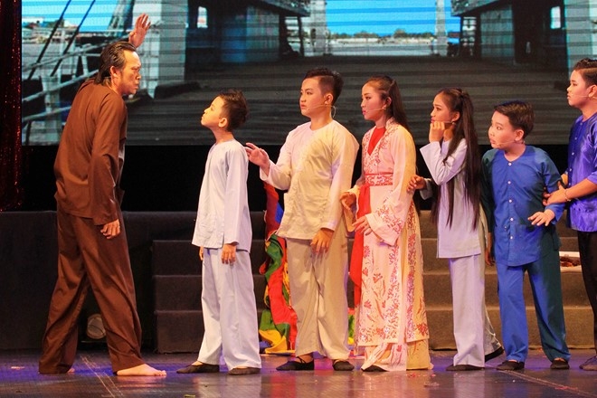 Hoai Linh nhan than dong cai luong mien Tay lam con nuoi hinh anh 6
