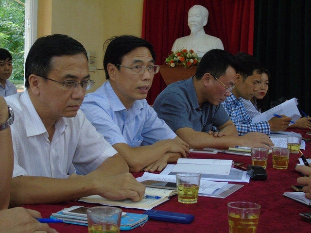 Ông Đỗ Đức Quân, Phó Tổng cục trưởng Tổng cục Năng lượng (thứ 2 từ trái sang phải) đang làm việc với Nhà máy thủy điện Hố Hô