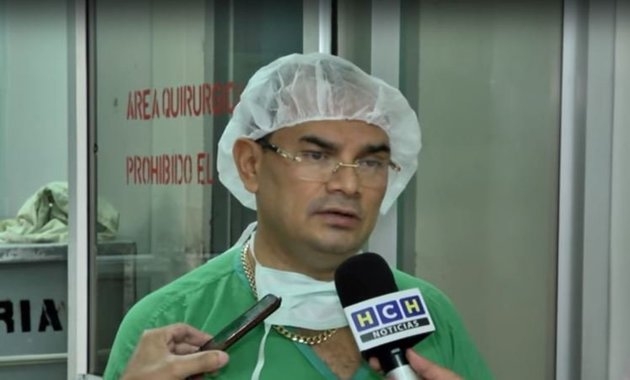 Người đàn ông phải cắt bỏ của quý vì trót dại cất tạm vào chai nước suốt 4 ngày - Ảnh 2.
