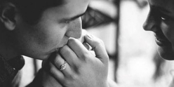  Đàn ông phương Tây thường rất trân trọng người phụ nữ mà họ yêu và lấy làm vợ. Ảnh minh họa