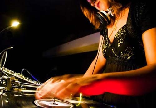 sàm sỡ, gạ tình, DJ, khách hàng, đại gia, bỏ thuốc mê