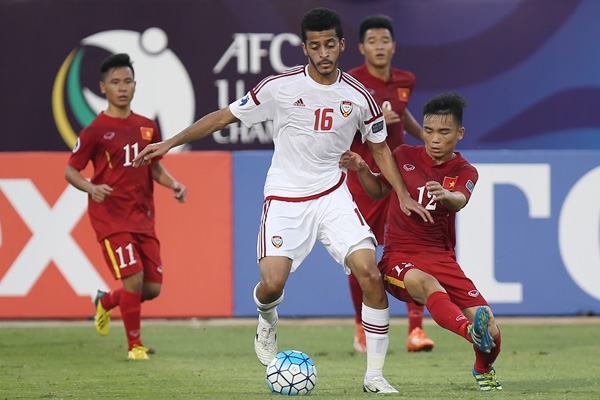 u19-viet-nam-hoa-u19-uae-trong-the-thieu-nguoi-page-2