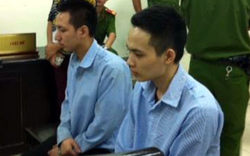2 ten cuop giat day chuyen bi thanh nien di xe piagio dap nga hinh 1