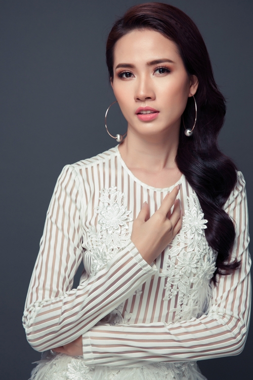 Phan Thị Mơ theo đuổi mốt không nội y