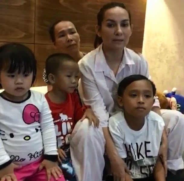 Phi Nhung, Ho Van Cuong hat tang nguoi dan mien Trung hinh anh 1