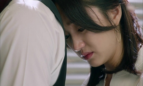 qua bao cho nguoi chong ra ngoai kiem con vi nghi vo vo sinh - 2
