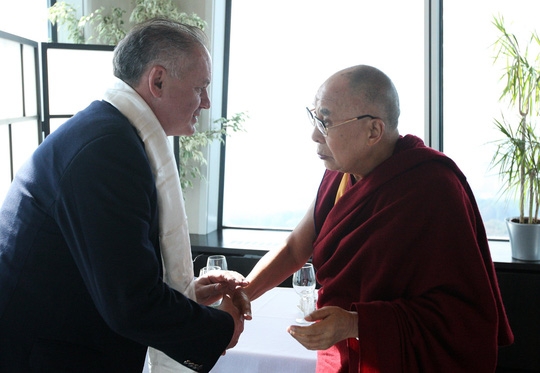  Tổng thống Slovakia Andrej Kiska hội kiến Đức Đạt Lai Lạt Ma ngày 16-10. Ảnh: SPECTATOR.SME.SK 