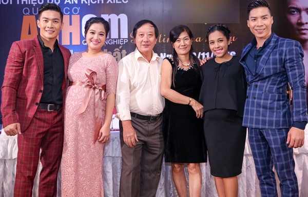 hong-phuong-be-bung-bau-hon-6-thang-du-hop-bao-5