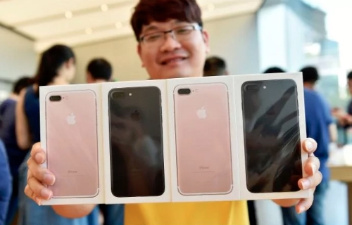 Các nhà bán lẻ ra thông báo phải tới 10/11 iPhpne 7 và 7 Plus mới chính thức được bán ở Việt Nam, thay vì 15/10 như dự kiến.