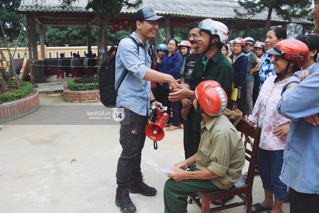 MC Phan Anh: Nhận lại những nụ cười, lời cảm ơn chân thành từ bà con, với tôi như vậy là quá đủ - Ảnh 4.