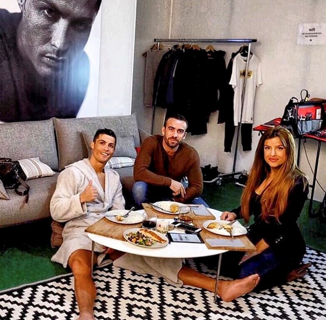 Ronaldo bo nhiem con gai ‘sieu co’ Mendes lam tro ly hinh anh 3