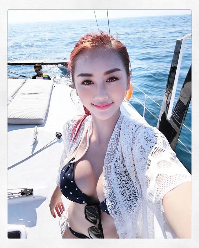 ve dep nong bong cua dj 