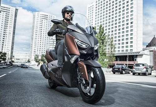 yamaha-x-max-300-xe-ga-moi-phong-cach-the-thao