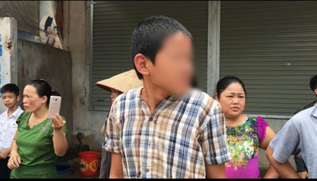 Bắc Giang: Bé trai 13 tuổi leo lên xe khách 29 chỗ đang nổ máy gây tai nạn liên hoàn - Ảnh 1.