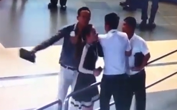 ca vao cuoc dieu tra vu nu nhan vien hang khong bi danh hinh anh 1