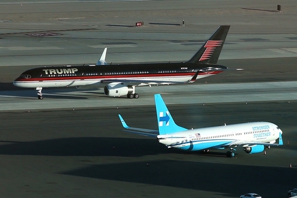 U.S. Republican presidential nominee Donald Trump's campaign plane (rear) passes U.S. Democratic presidential nominee Hillary Clinton's campaign plane as it lands in Las Vegas, Nevada, U.S. October 18, 2016. REUTERS/Lucy Nicholson TPX IMAGES OF THE DAY