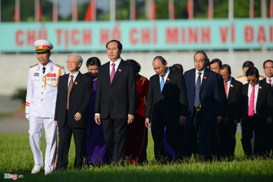 Doan dai bieu Quoc hoi vieng Chu tich Ho Chi Minh hinh anh 5
