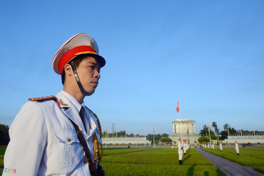 Doan dai bieu Quoc hoi vieng Chu tich Ho Chi Minh hinh anh 6
