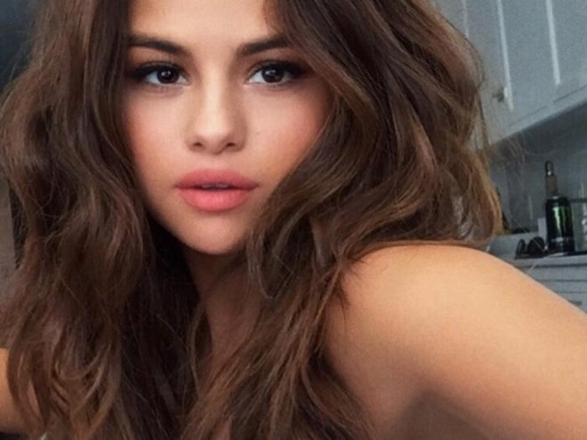 Fan nghen ngao khi biet che do chua tri cua Selena Gomez hinh anh 1