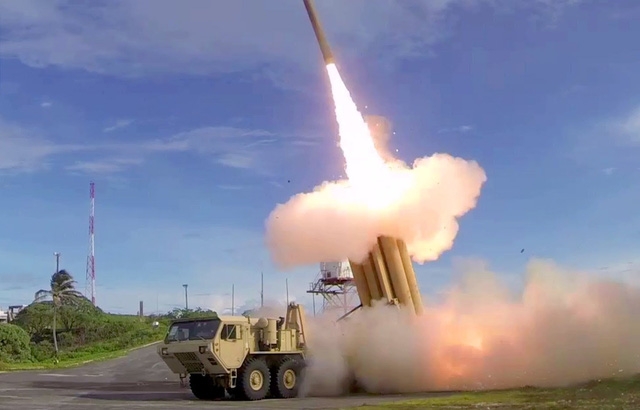 Hệ thống phòng thủ tên lửa tầm cao giai đoạn cuối (THAAD) (Ảnh: Business Insider)