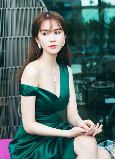 hinh-anh-goi-cam-cua-ngoc-trinh-khi-di-ca-phe-2