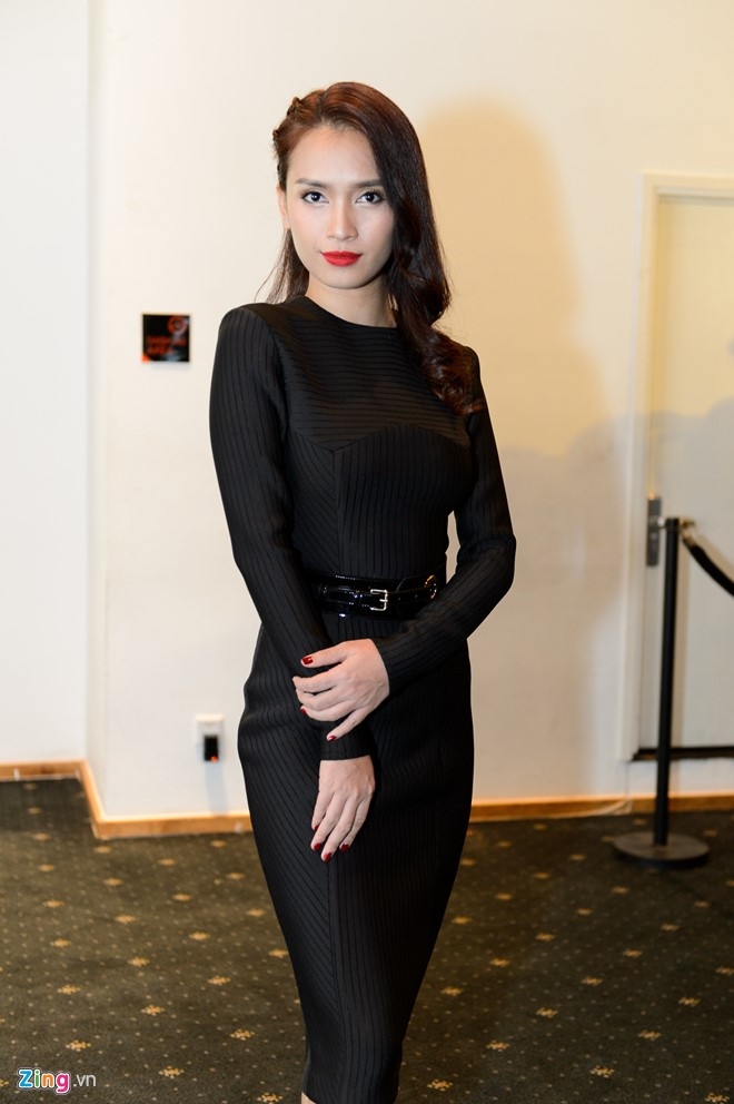 Phuong Trinh duoc ban trai Vo Canh thap tung xem thoi trang hinh anh 11