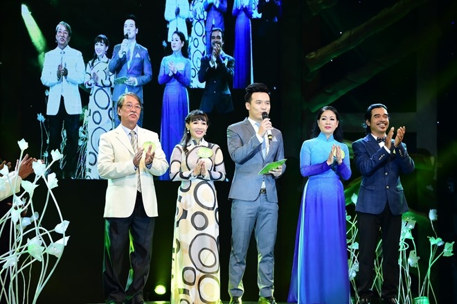 Cu ong 78 tuoi khoc khi to tinh voi vo tren song truyen hinh hinh anh 3