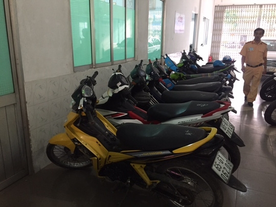  Những xe mô tô được binh lại đua với tốc độ rất cao. 