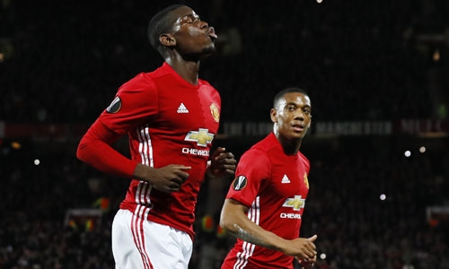 pogba-ca-ngoi-rooney-sau-khi-duoc-nhuong-phat-den