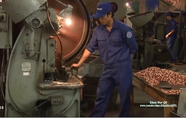 Qua nghiên cứu lý thuyết và thực nghiệm, các tác giả đã chọn vận tốc đầu đạn thiết kế trung bình ở vị trí cách miệng nòng súng 25mm là từ 840 đến 890m/s.