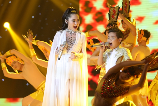 cau-be-dan-ca-thuy-binh-gay-an-tuong-manh-khi-hat-rock-8