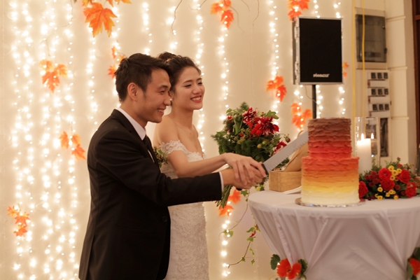 dam-cuoi-quay-toi-ben-cua-cap-doi-ha-noi-7