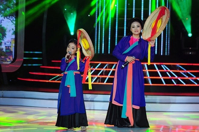 Hoài Linh chê màn bắt chước Hồ Ngọc Hà của nam thí sinh