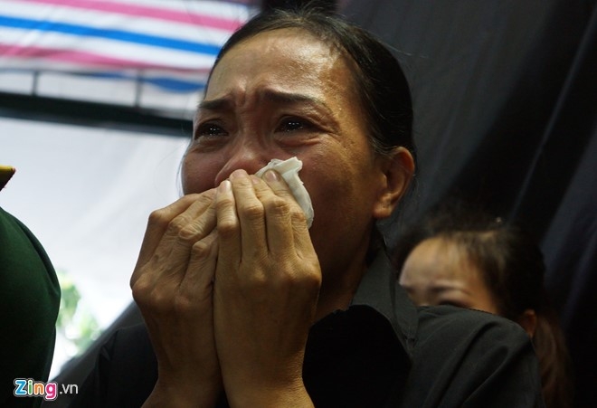 Nguoi dan que nha dam nuoc mat don phi cong Nguyen Van Tung hinh anh 7