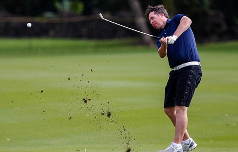 Không lâu sau trận đấu giao hữu, các cựu danh thủ bước vào giải golf Mission Hills World Celebrity Pro-Am