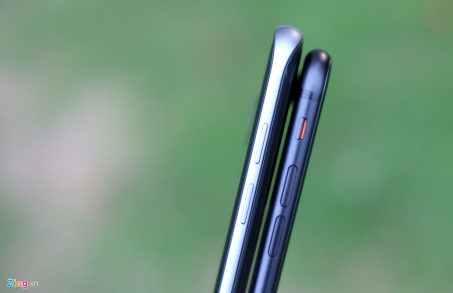 Phien ban mau den cua Galaxy S7 edge va iPhone 7 do dang hinh anh 4