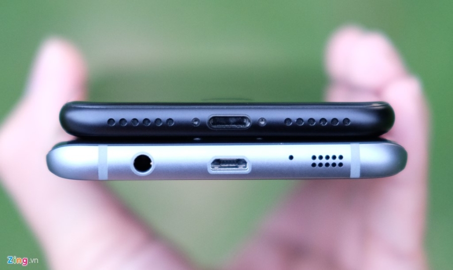 Phien ban mau den cua Galaxy S7 edge va iPhone 7 do dang hinh anh 5