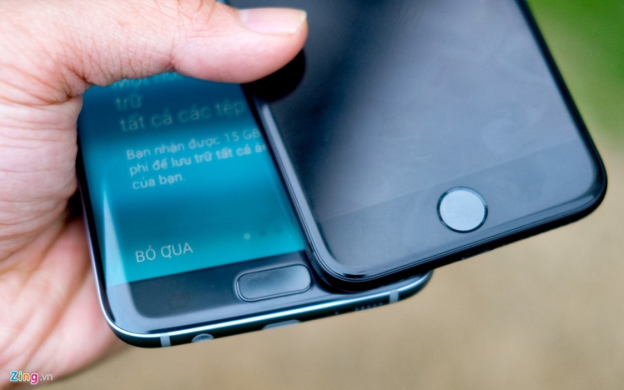 Phien ban mau den cua Galaxy S7 edge va iPhone 7 do dang hinh anh 6