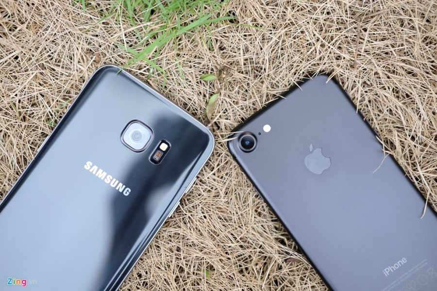 Phien ban mau den cua Galaxy S7 edge va iPhone 7 do dang hinh anh 10