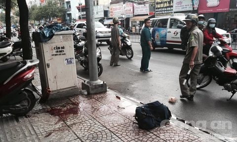 vu chem lia tay tren pho: trong ba lo cua nan nhan cung co ma tau hinh anh 1