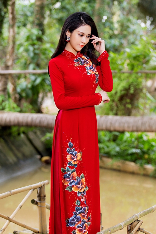 hoa-hau-thu-vu-goi-y-ao-dai-lua-ton-dang-1