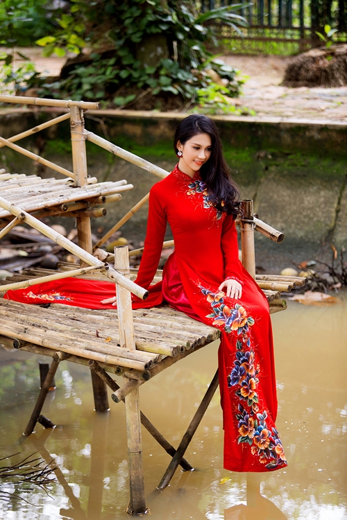hoa-hau-thu-vu-goi-y-ao-dai-lua-ton-dang-2