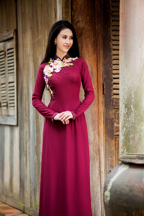 hoa-hau-thu-vu-goi-y-ao-dai-lua-ton-dang-4