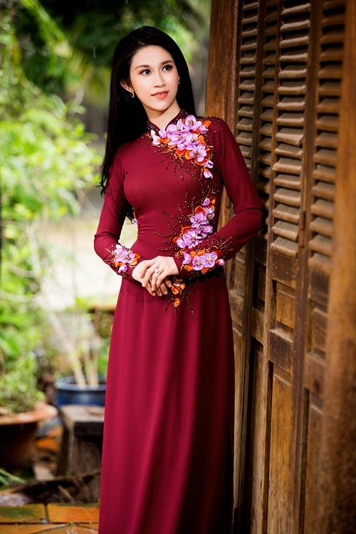 hoa-hau-thu-vu-goi-y-ao-dai-lua-ton-dang-6